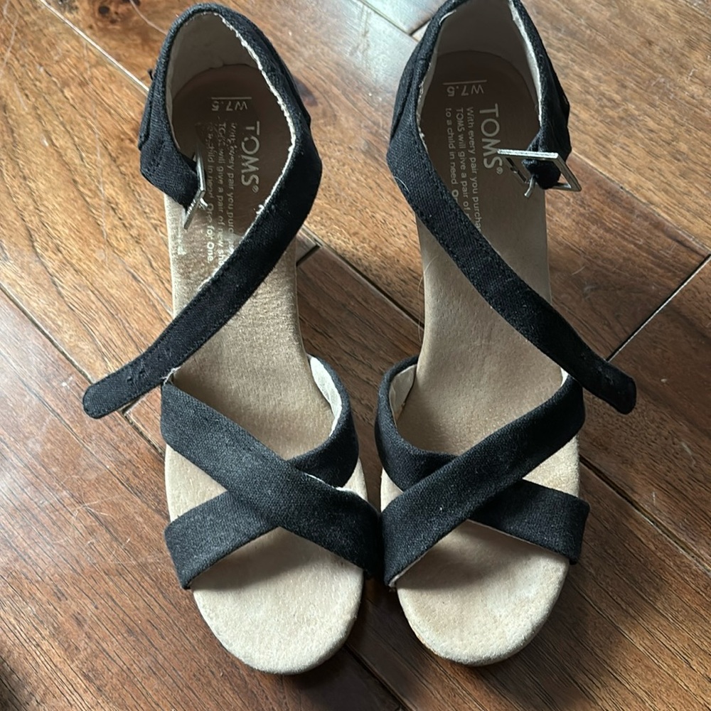 Tom’s used condition size 7
